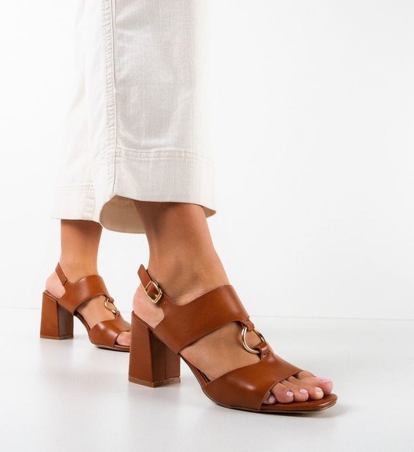 Angel Blue Сандали на ток Cline Камел