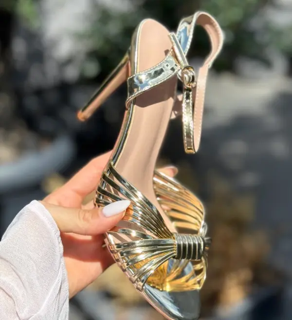 Wow Shoes Сандали на ток Cobano Златни