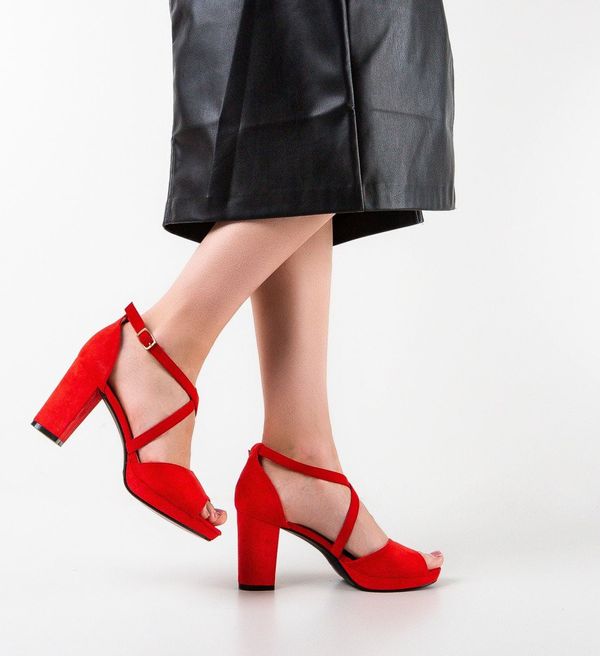 Ali Сандали на ток Conway Червени