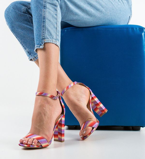 Ali Сандали на ток Cox Розов