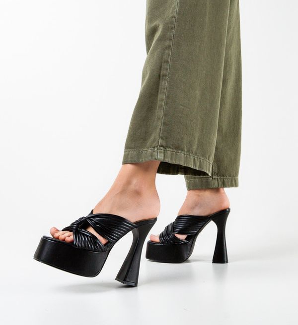 Botinelli Сандали на ток Daianas Черни