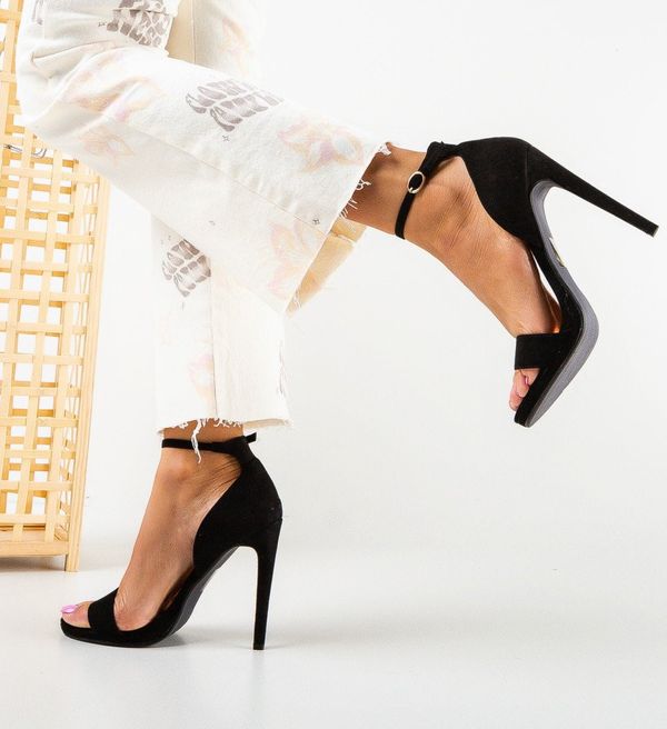 Ali Сандали на ток Davies Черни