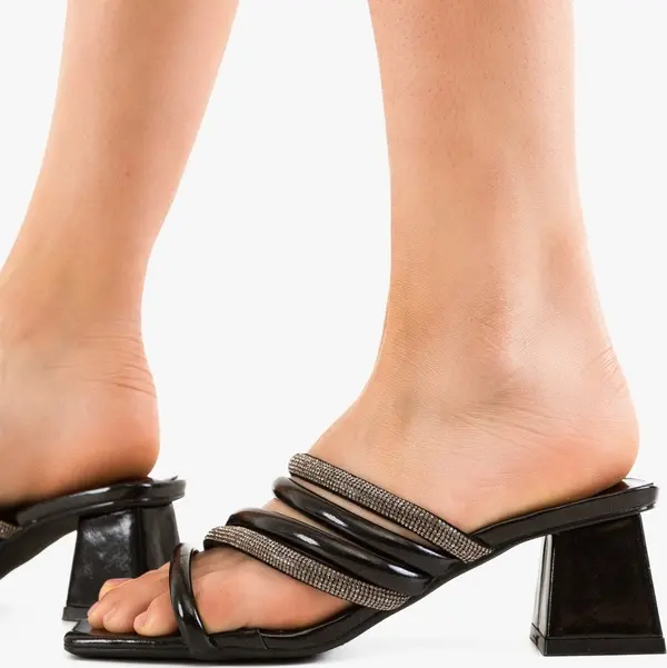 Ali Сандали на ток Dennis Черни