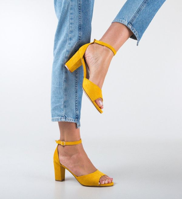 Botinelli Сандали на ток Denva Жълти