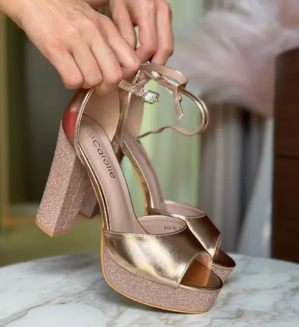 Carolie Сандали на ток Edith Златни