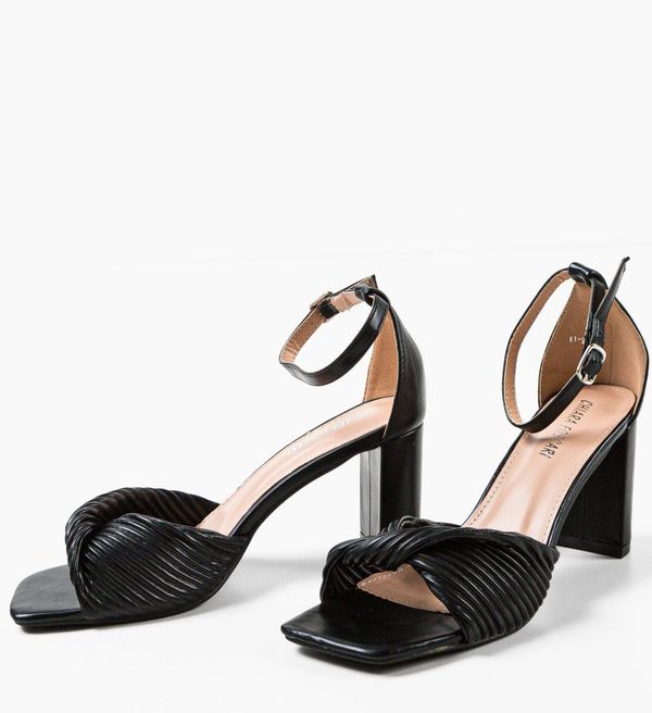 Ali Сандали на ток Eileen Черни