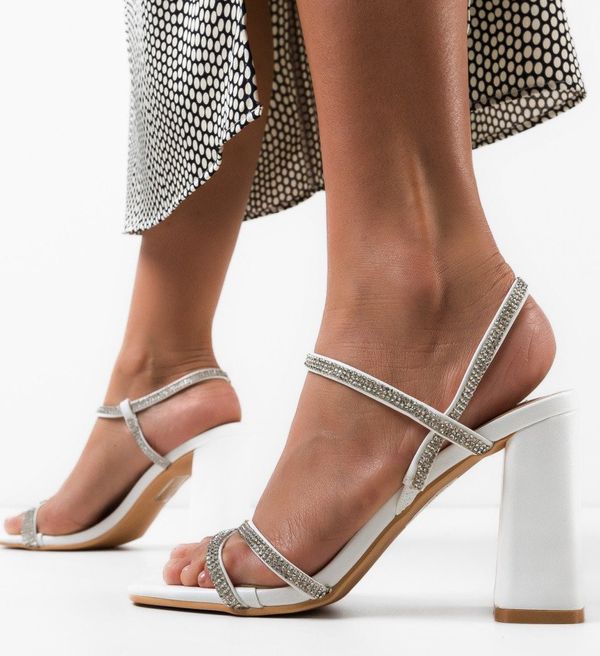 Ali Сандали на ток Estrada Бели