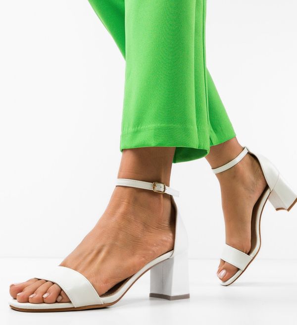 Ali Сандали на ток Ffion Бели