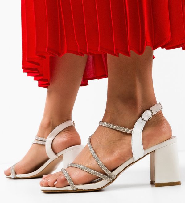 Ali Сандали на ток Fiachra Бели