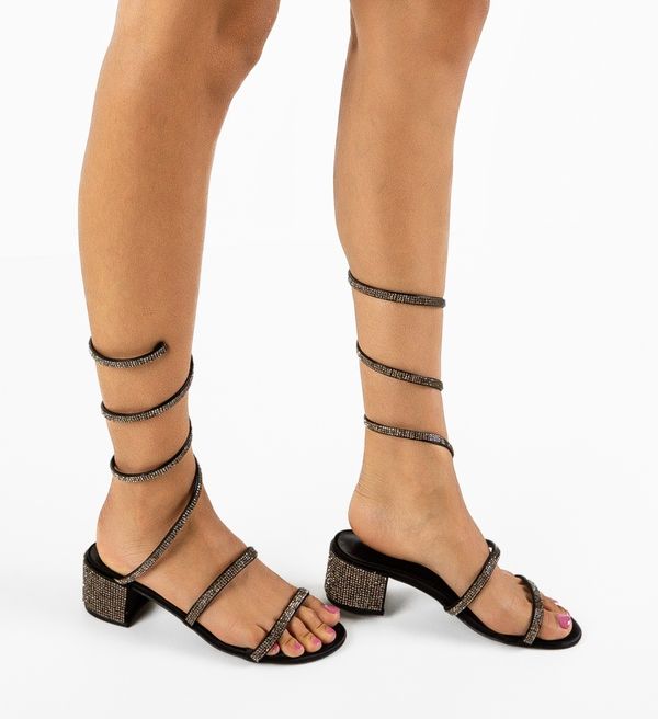 Ali Сандали на ток Fiela Черни