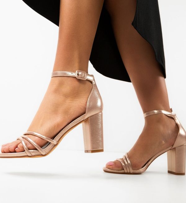 Mei Сандали на ток Finn Розов