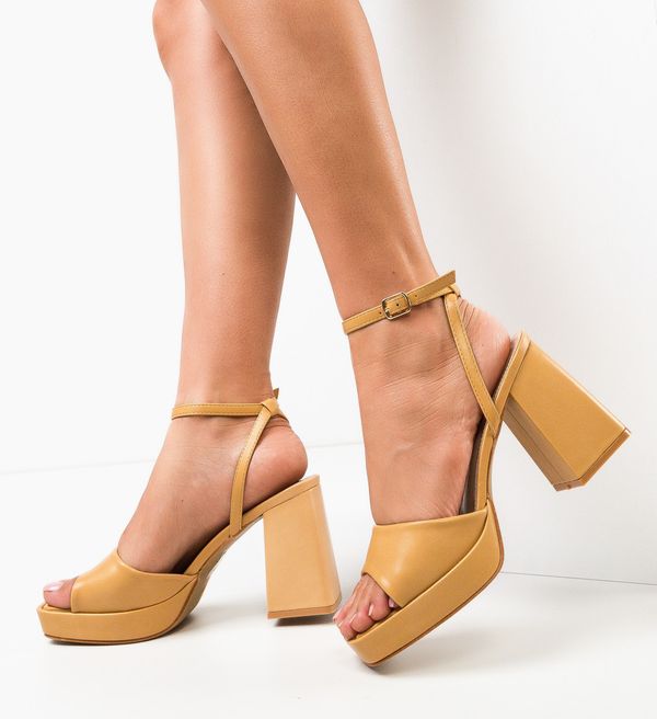 Ali Сандали на ток Flaviana Камел