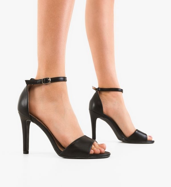 Carolie Сандали на ток Giusia Черни