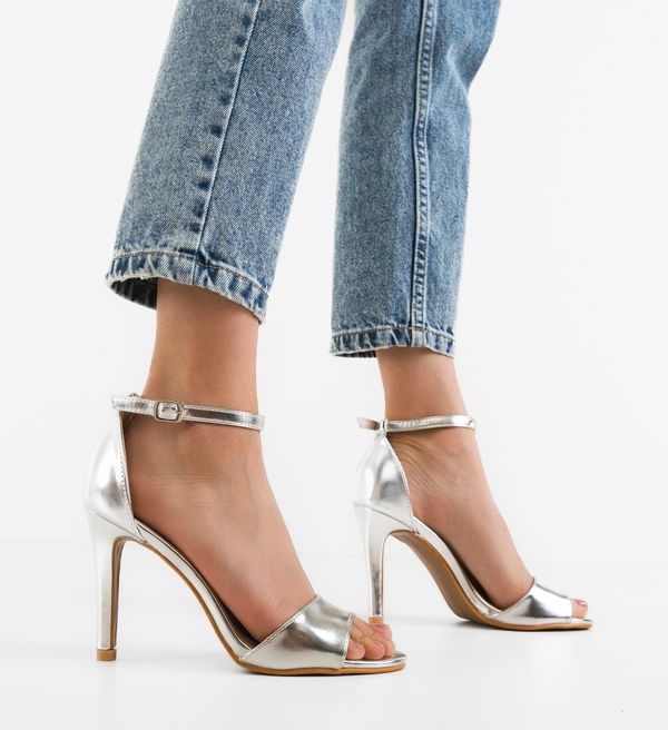 Carolie Сандали на ток Giusia Сребърни