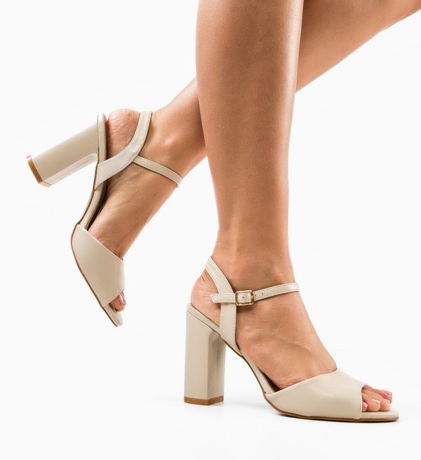 Ali Сандали на ток Glenna Бежов