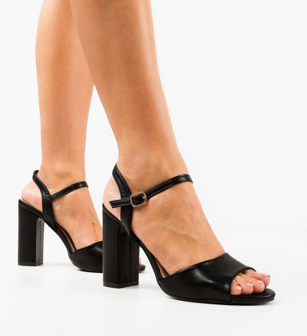 Ali Сандали на ток Glenna Черни