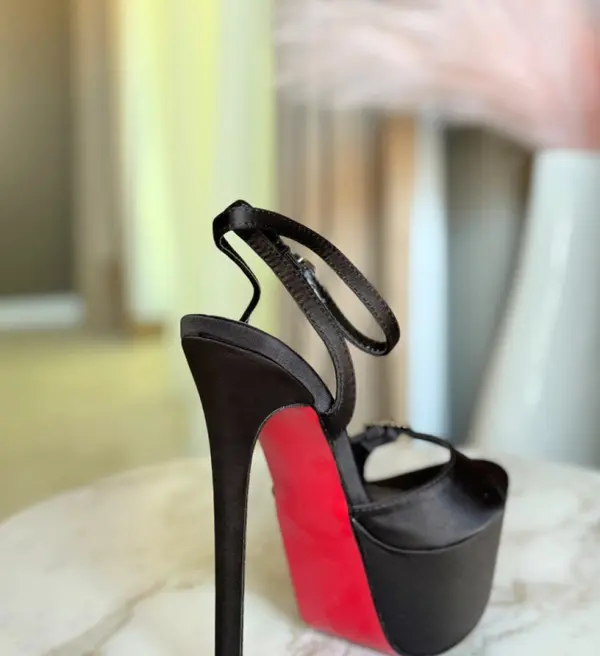 Wow Shoes Сандали на ток Glintor Черни