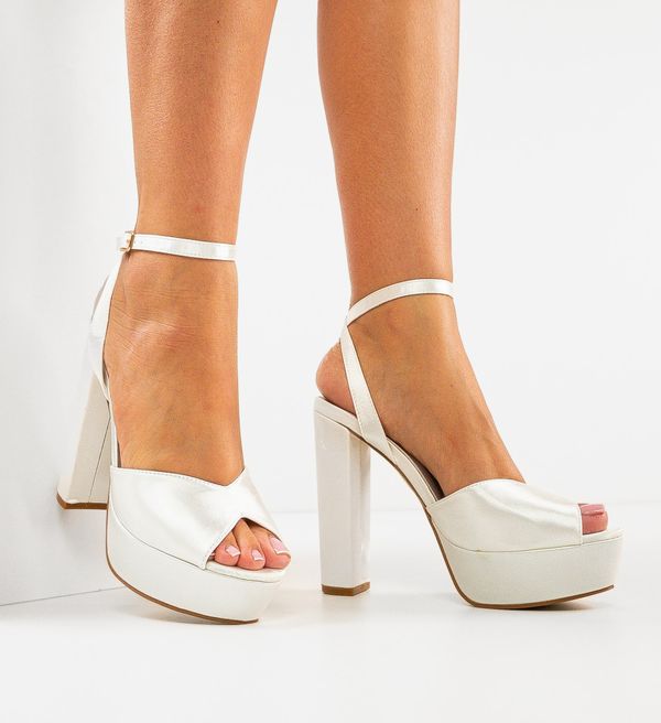 Ali Сандали на ток Gustavo Бели