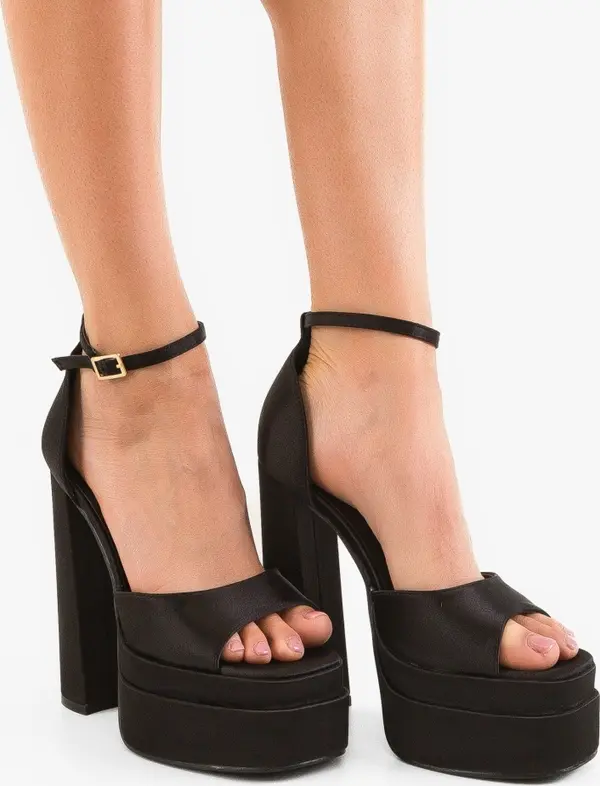 Ali Сандали на ток Haynes Черни