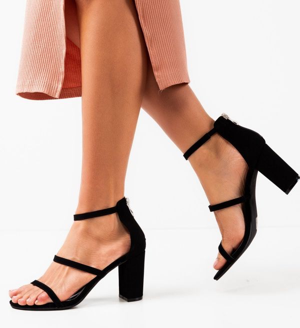 Mei Сандали на ток Hazel Черни