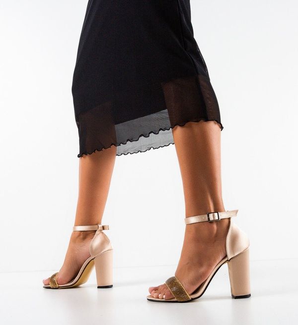 Wow Shoes Сандали на ток Hester Бежов