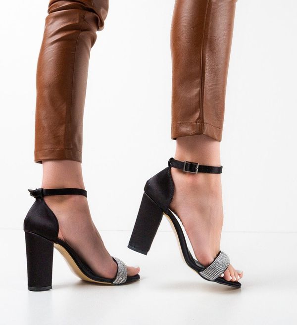 Wow Shoes Сандали на ток Hester Черни