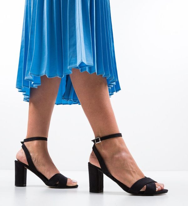 Ali Сандали на ток Hines Черни