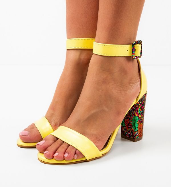 Wow Shoes Сандали на ток Hustony Жълти