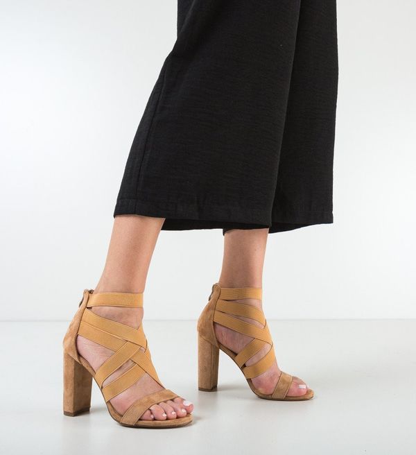 Botinelli Сандали на ток Iaroll Бежов