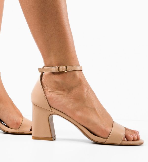 Ali Сандали на ток Imma Бежов