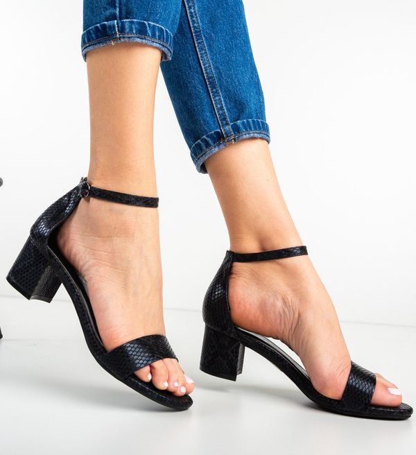 Ali Сандали на ток Inigo Черни