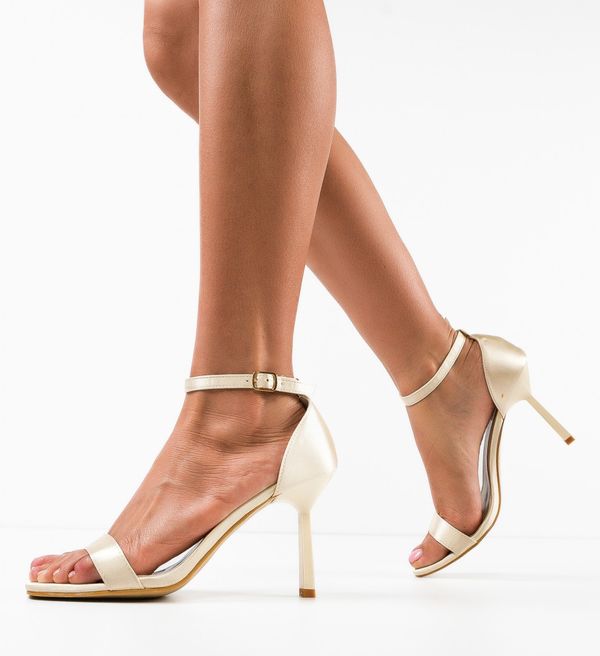 Ali Сандали на ток Itumele Бежов