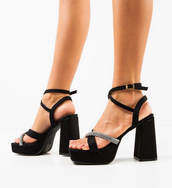 Ali Сандали на ток Jakki Черни