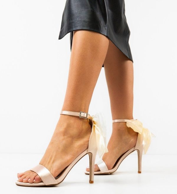 Ali Сандали на ток Jiske Бежов