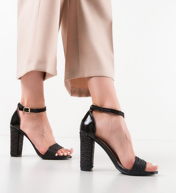 Ali Сандали на ток Johes Черни