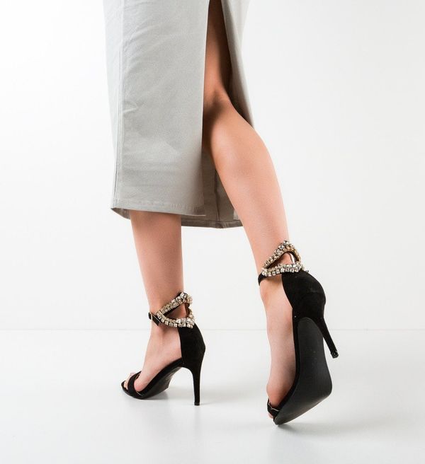 Ali Сандали на ток Johnson Черни