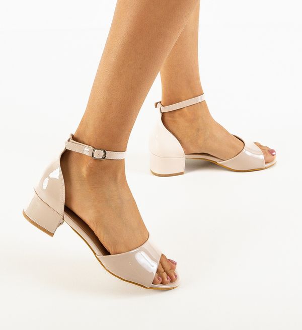 Mei Сандали на ток Julian Бежов