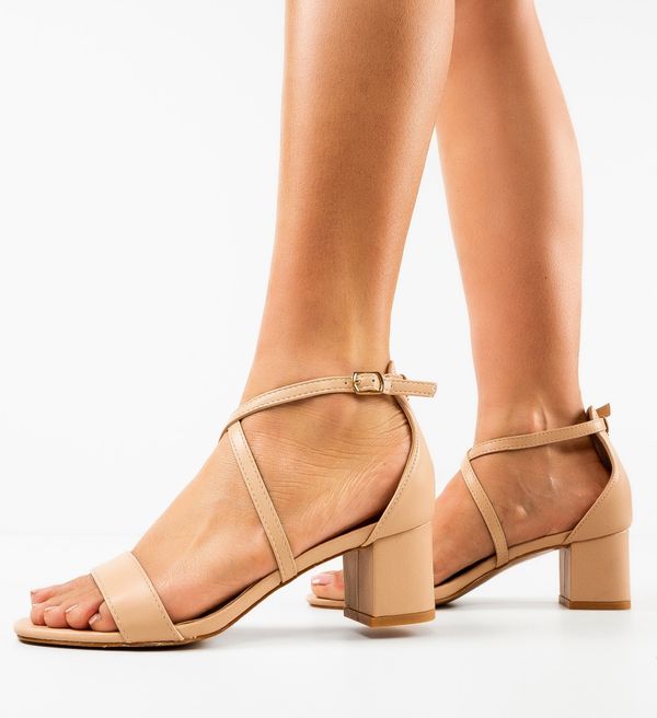 Ali Сандали на ток Kamaria Бежов