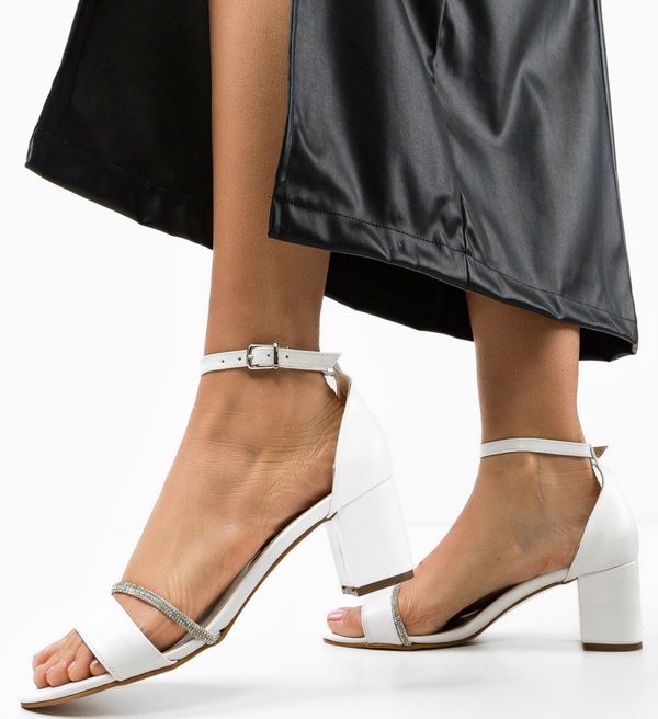 Wow Shoes Сандали на ток Kasty Бели