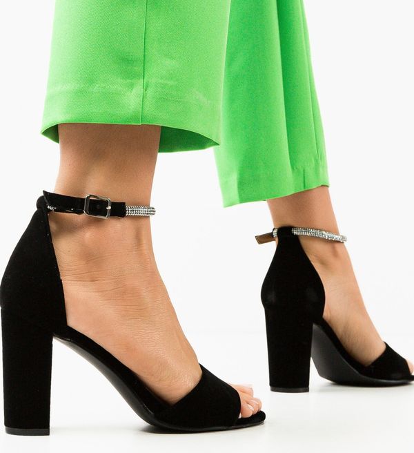 Hebe Сандали на ток Kinu Черни