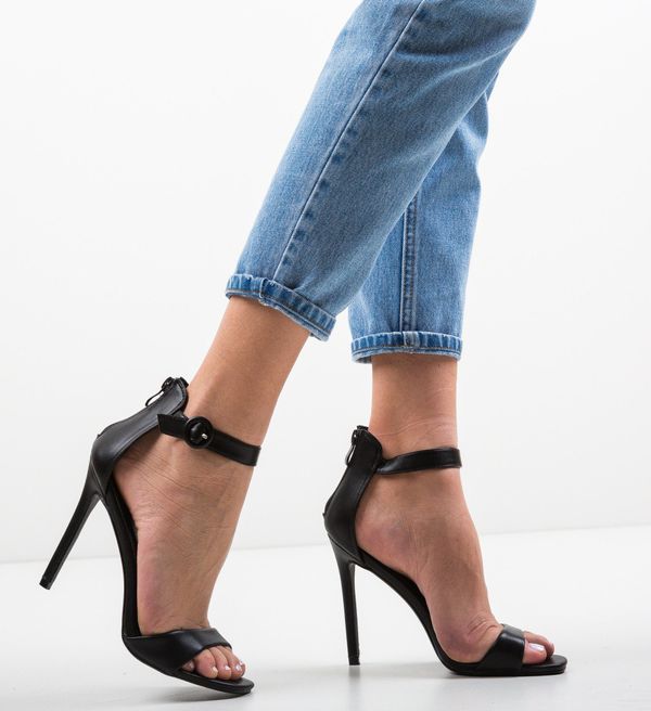 Ali Сандали на ток Kirby Черни