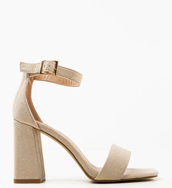 Botinelli Сандали на ток Kitu Бежов