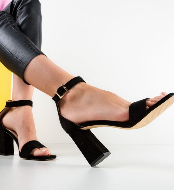 Botinelli Сандали на ток Kitu Черни