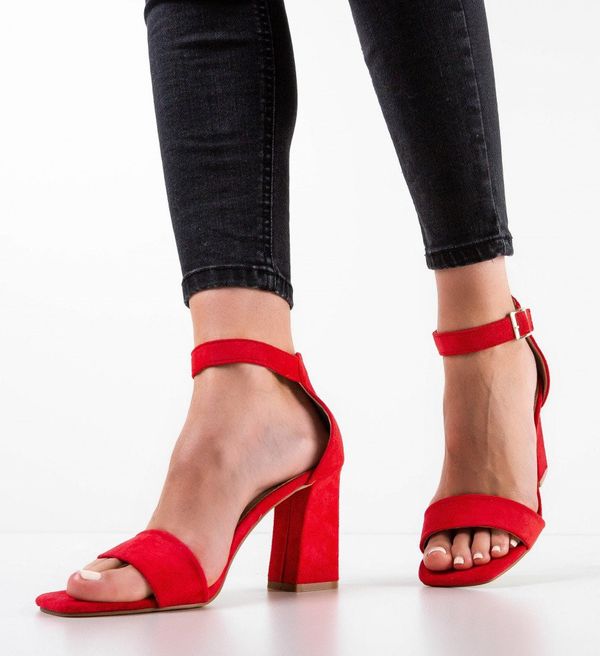 Botinelli Сандали на ток Kitu Червени