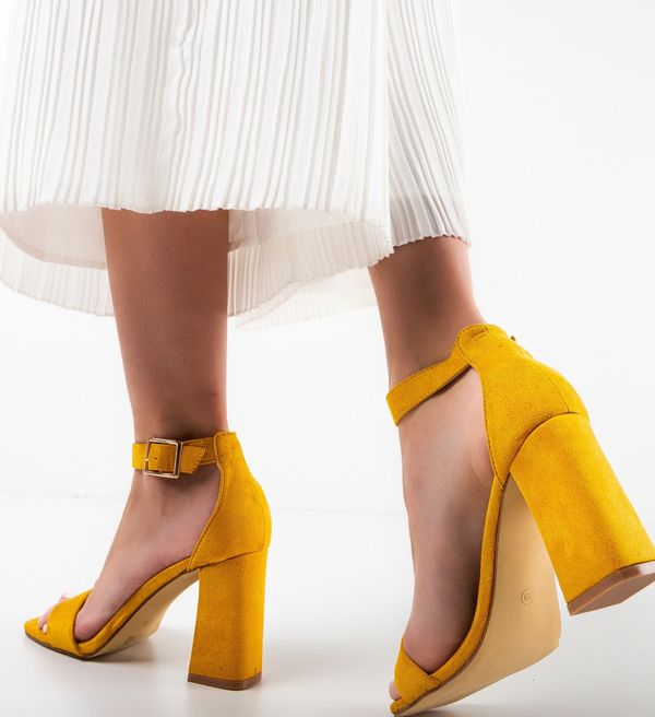 Botinelli Сандали на ток Kitu Жълти