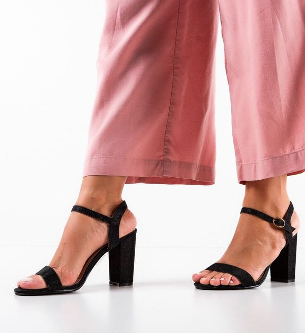 Ali Сандали на ток Konas Черни