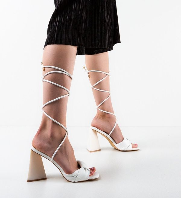 Ali Сандали на ток Kouma Бели