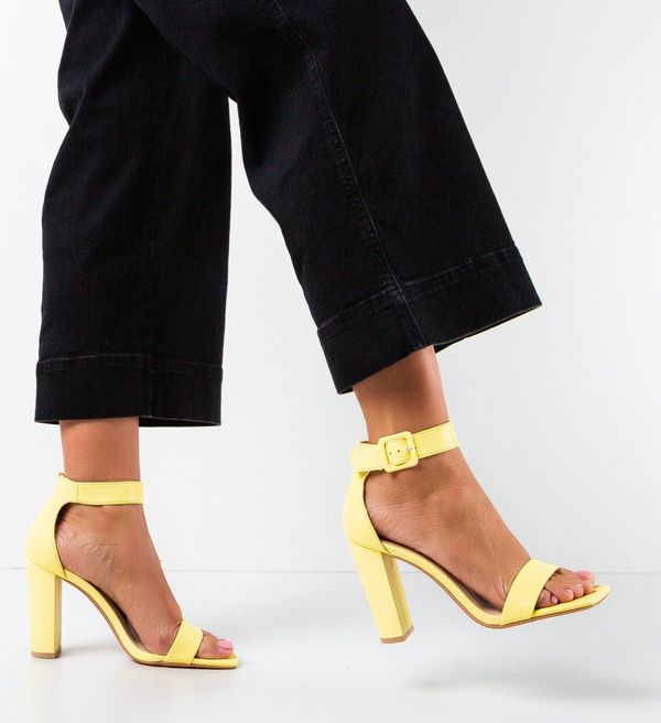 Botinelli Сандали на ток Lareta Жълти