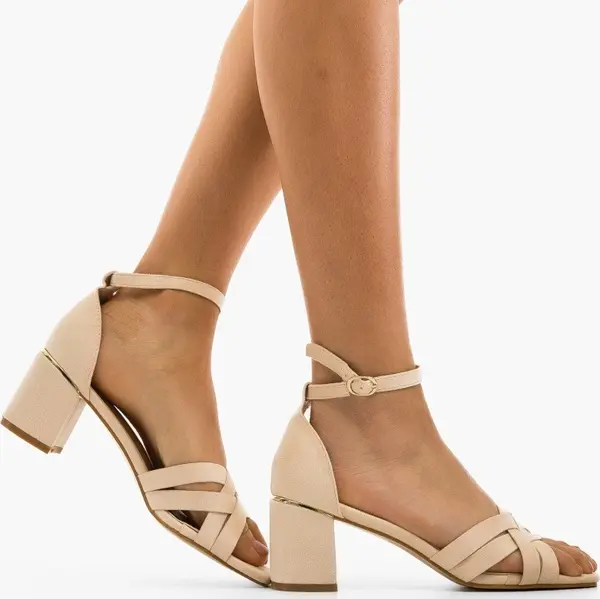 Ali Сандали на ток Larson Бежов