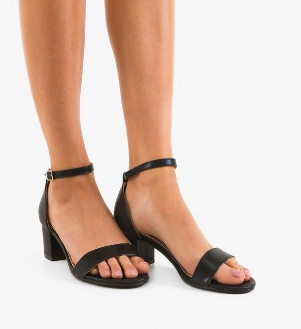 Carolie Сандали на ток Lucano Черни